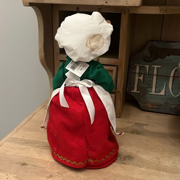 Annalee Mrs. Santa Baking Gingerbread Cookbook 13” Christmas Holiday - Picture 5 of 11